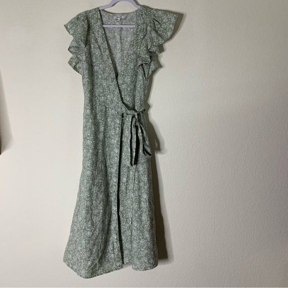 Madewell Madewell Linen-Blend Ruffle-Sleeve Wrap Midi Dress in Piazza Floral - Picture 2 of 10